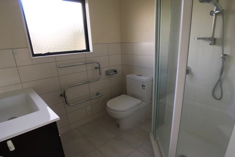 Photo of property in 32 Riverstone Road, Te Atatu Peninsula, Auckland, 0610