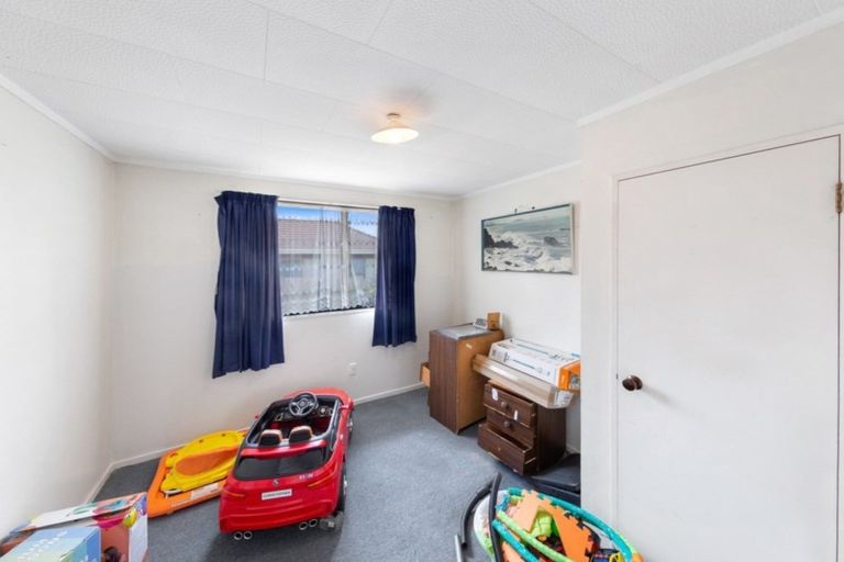 Photo of property in 2/8 Ashlynne Avenue, Papatoetoe, Auckland, 2025