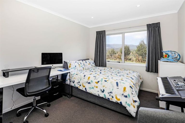Photo of property in 4 Cory Jane Grove, Riverstone Terraces, Upper Hutt, 5018