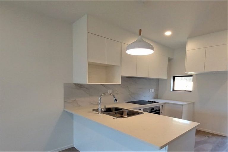 Photo of property in 26 Morihana Close, Glen Eden, 0602