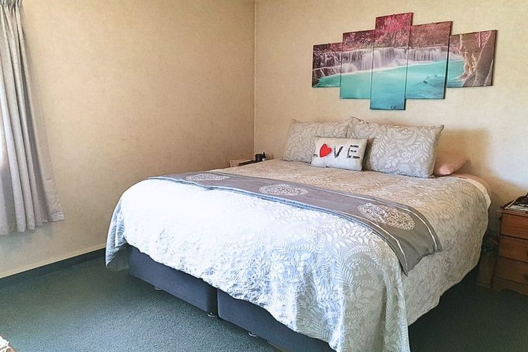 Photo of property in 2/15 Burness Road, Greenmeadows, Napier, 4112