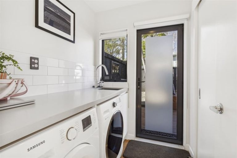 Photo of property in 2/8 Phillip Parade, Forrest Hill, Auckland, 0620