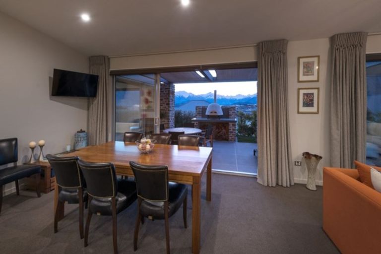 Photo of property in 16 Edgewood Place, Wanaka, 9305