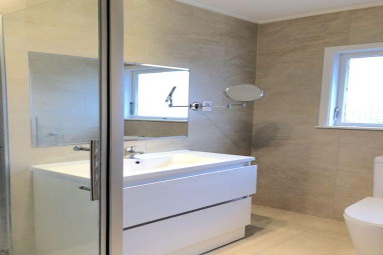 Photo of property in 117 Forrest Hill Road, Forrest Hill, Auckland, 0620