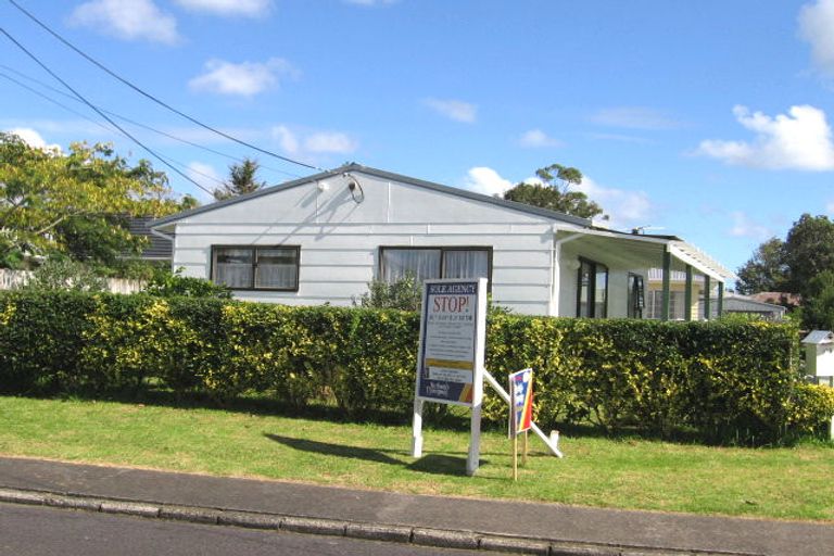 Photo of property in 17 Ward Crescent, Te Atatu Peninsula, Auckland, 0610