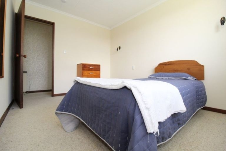 Photo of property in 10 Timaru Road, Waimate, 7924