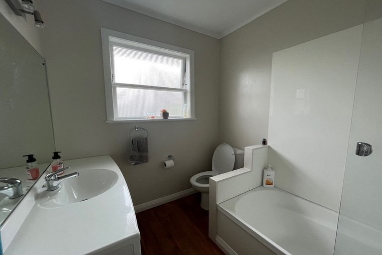 Photo of property in 106 Normandale Road, Normandale, Lower Hutt, 5010