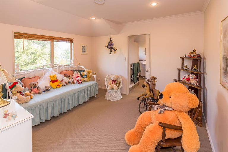 Photo of property in 10 Blencathra Place, Westmorland, Christchurch, 8025