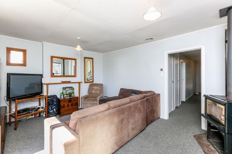 Photo of property in 1 Oawai Place, Marfell, New Plymouth, 4310