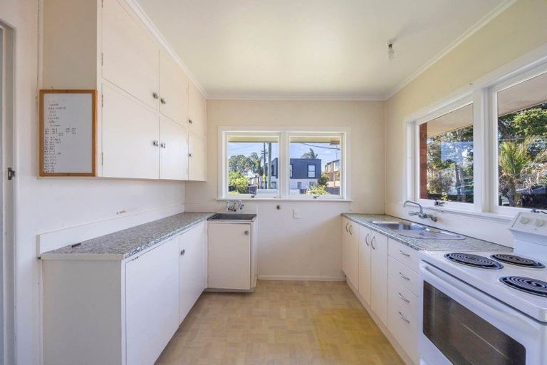 Photo of property in 1/6 Hillcrest Avenue, Hillcrest, Auckland, 0627