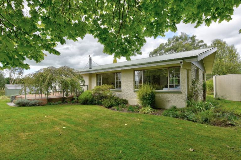 Photo of property in 349 Oteramika Road, Seaward Bush, Invercargill, 9871