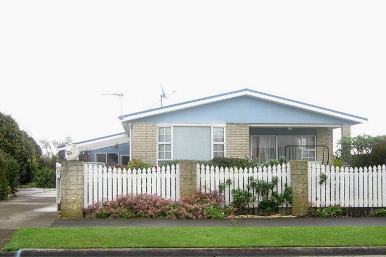 Photo of property in 6 Clifton Drive, Waitara, 4320