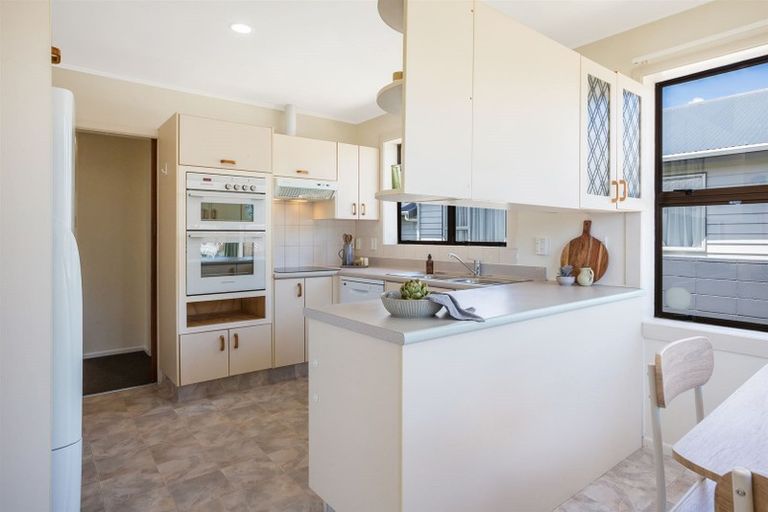 Photo of property in 16 Eskdale Road, Papakowhai, Porirua, 5024