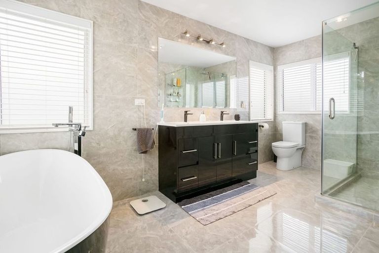 Photo of property in 28 Shah Place, Glen Eden, Auckland, 0602