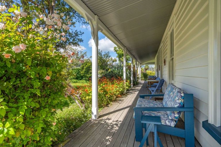 Photo of property in 5849 Christchurch Akaroa Road, Duvauchelle, Akaroa, 7582