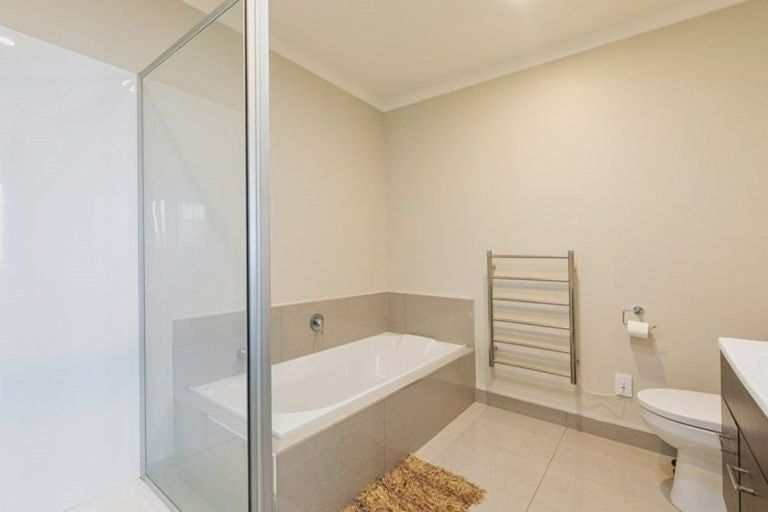 Photo of property in 41 Hollowout Street, Takanini, 2112