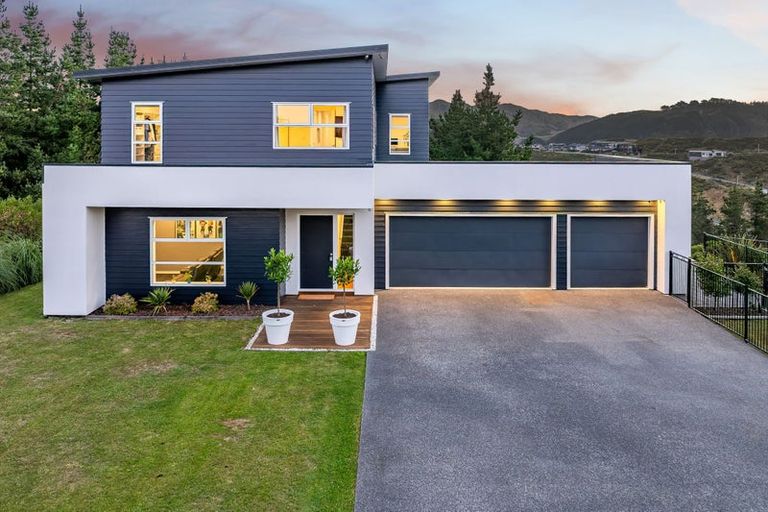 Photo of property in 32 Pacific View, Whitby, Porirua, 5024