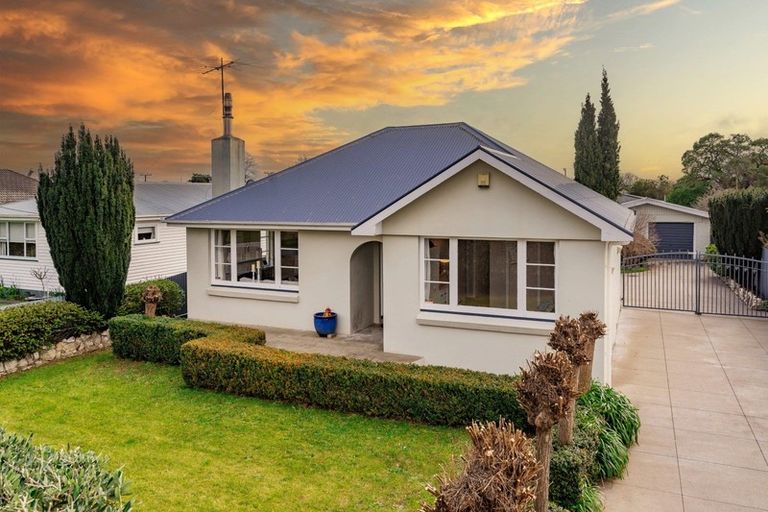 Photo of property in 17 Sackville Street, Martinborough, 5711