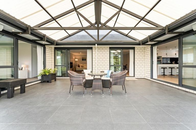 Photo of property in 23 Kahika Grove, Huapai, Kumeu, 0810