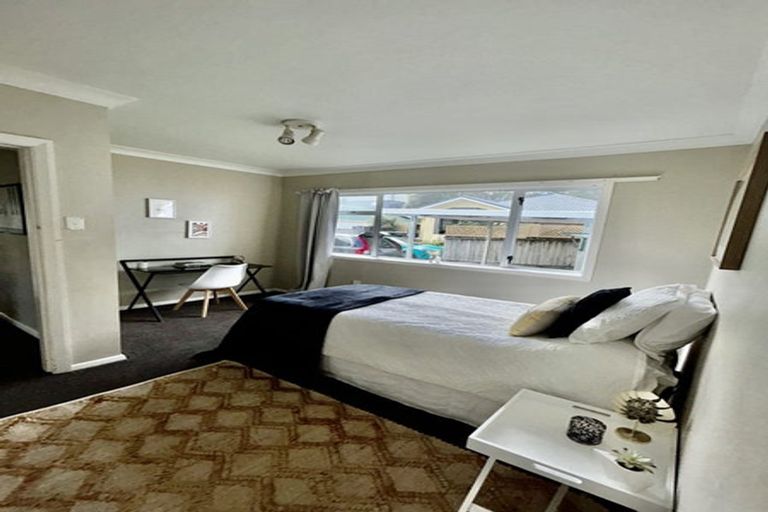 Photo of property in 6 Park Avenue, Tawa, Wellington, 5028