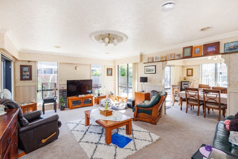 Photo of property in 15 Kentucky Way, Awapuni, Palmerston North, 4412