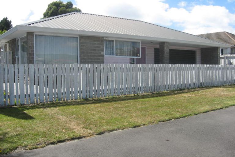 Photo of property in 2/52 Auburn Avenue, Upper Riccarton, Christchurch, 8041