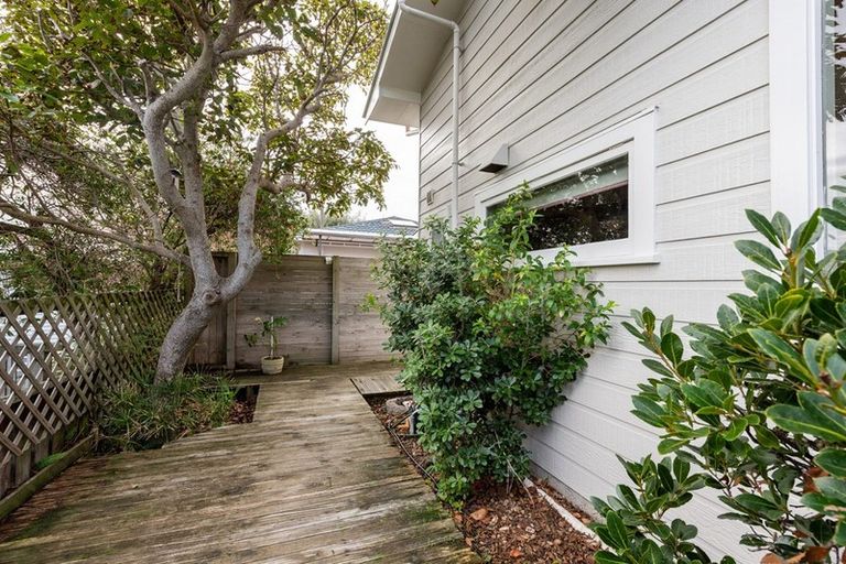 Photo of property in 73 Para Street, Miramar, Wellington, 6022