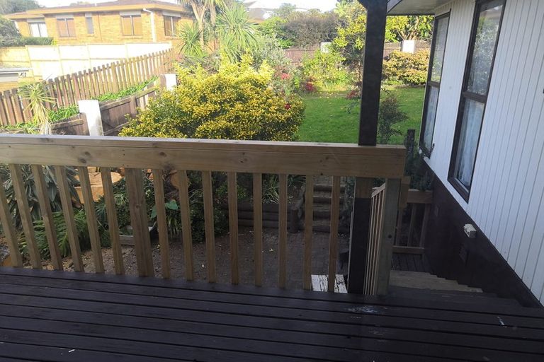 Photo of property in 18 Prince Regent Drive, Half Moon Bay, Auckland, 2012