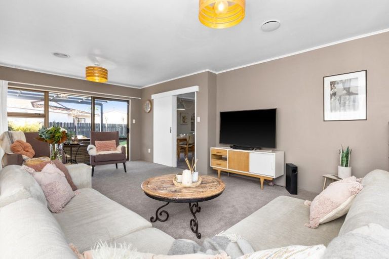 Photo of property in 21 Townshend Crescent, Greenmeadows, Napier, 4112