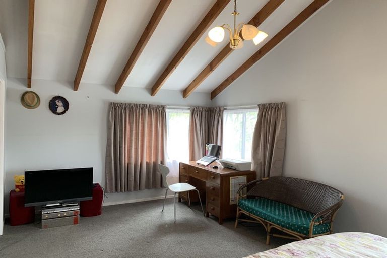 Photo of property in 10 Peterhouse Place, West Harbour, Auckland, 0618