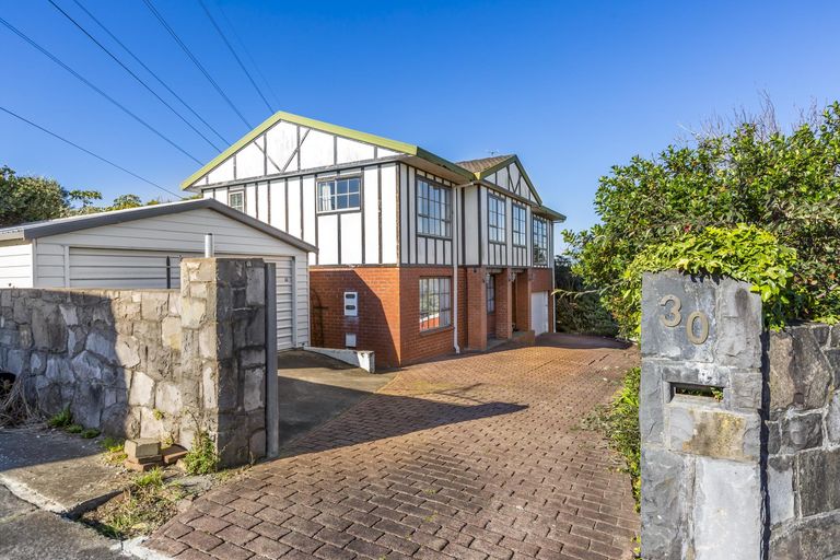 Photo of property in 30 Hoskins Avenue, Hillsborough, Auckland, 1042