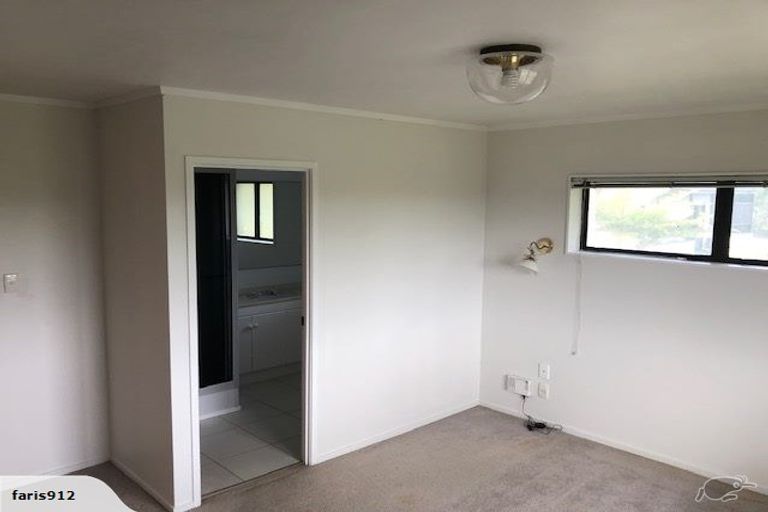 Photo of property in 92 Aviemore Drive, Highland Park, Auckland, 2010