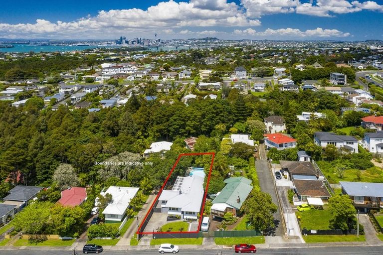 Photo of property in 15 Moore Street, Hillcrest, Auckland, 0627