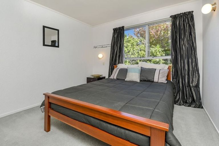 Photo of property in 26 Macnay Way, Murrays Bay, Auckland, 0630