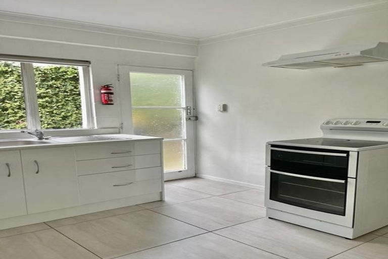 Photo of property in 1/12 Rugby Road, Birkenhead, Auckland, 0626