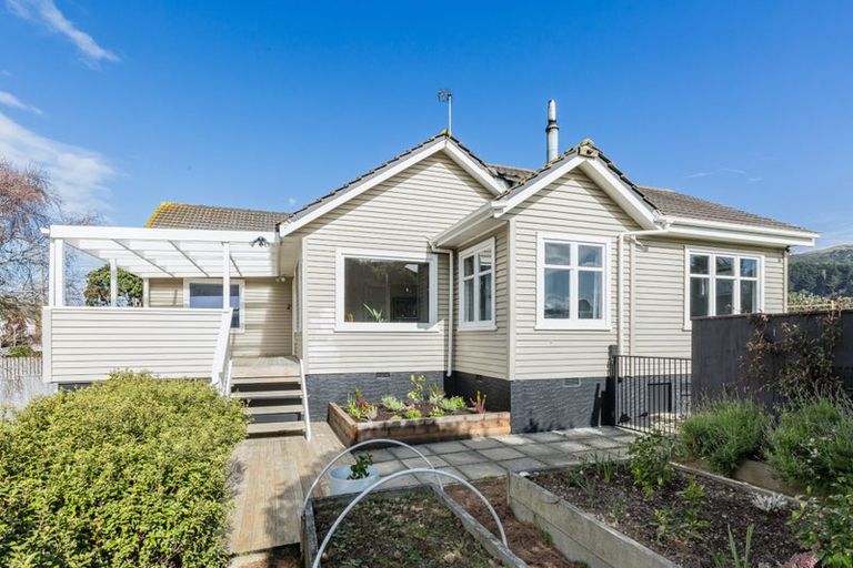 Photo of property in 3 Bell Street, Tawa, Wellington, 5028