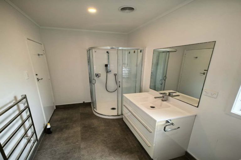 Photo of property in 43c Verbena Road, Birkdale, Auckland, 0626