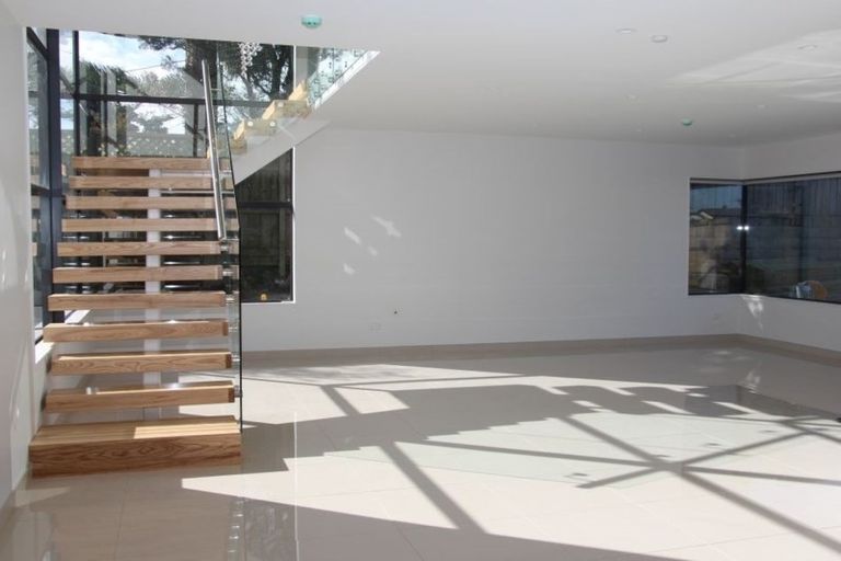 Photo of property in 15c Glendhu Road, Bayview, Auckland, 0629