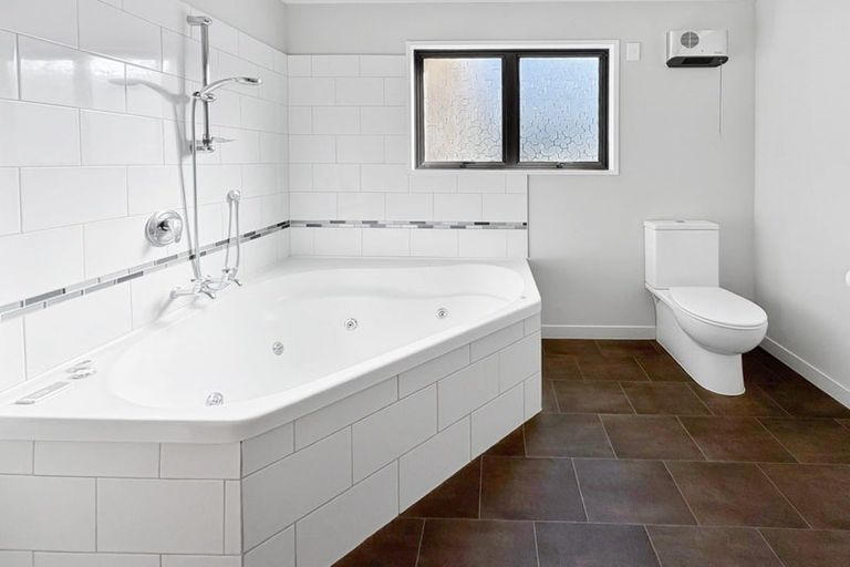 Photo of property in 1 Iwiroa Terrace, Durie Hill, Whanganui, 4500