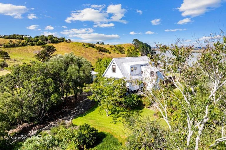 Photo of property in 38 Oxford Street, Whakapirau, Maungaturoto, 0583