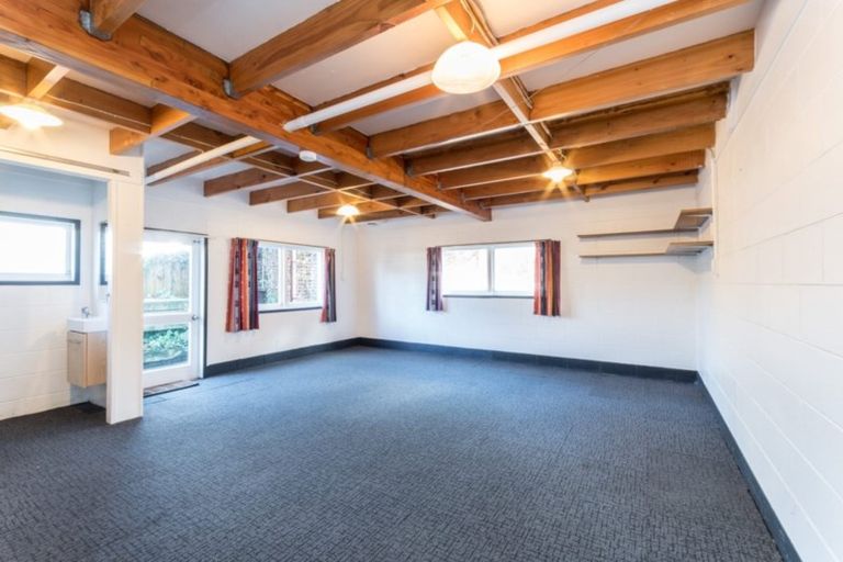 Photo of property in 70 Blakeborough Drive, Forrest Hill, Auckland, 0620