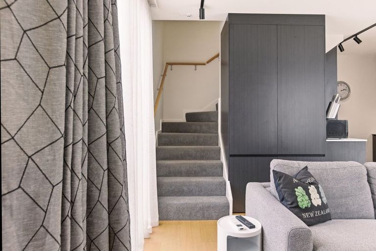 Photo of property in 33 Casterway Crescent, Jacks Point, 9371