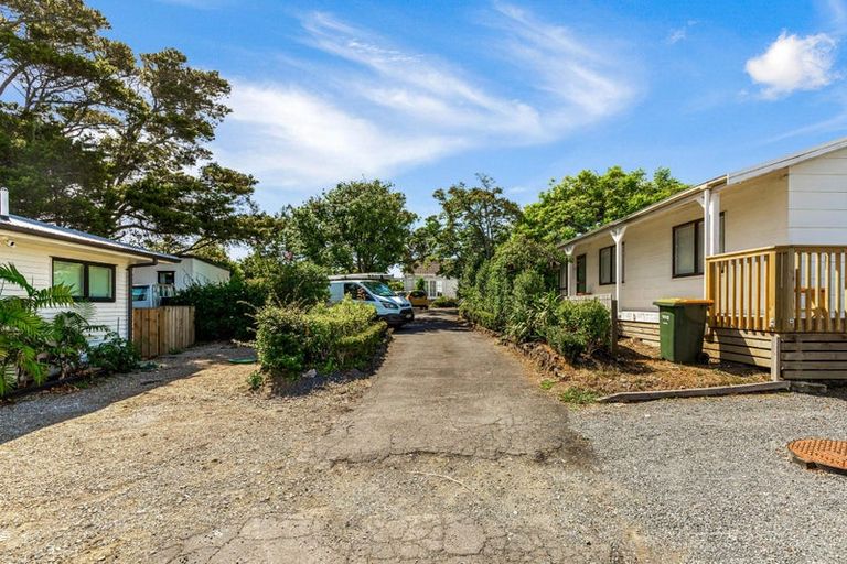 Photo of property in 107 Te Atatu Road, Te Atatu South, Auckland, 0610