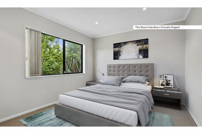 Photo of property in 100 Moire Road, West Harbour, Auckland, 0618