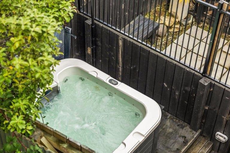 Photo of property in 402 Frankton Road, Queenstown, 9300