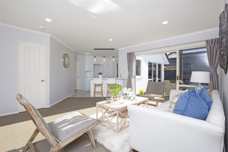 Photo of property in 9 Camerton Close, Northpark, Auckland, 2013