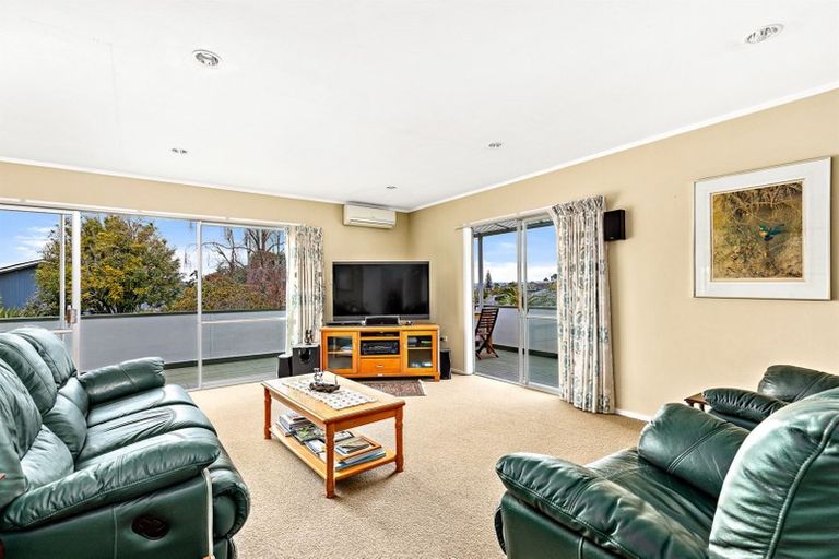 Photo of property in 80 Ravenwood Drive, Forrest Hill, Auckland, 0620