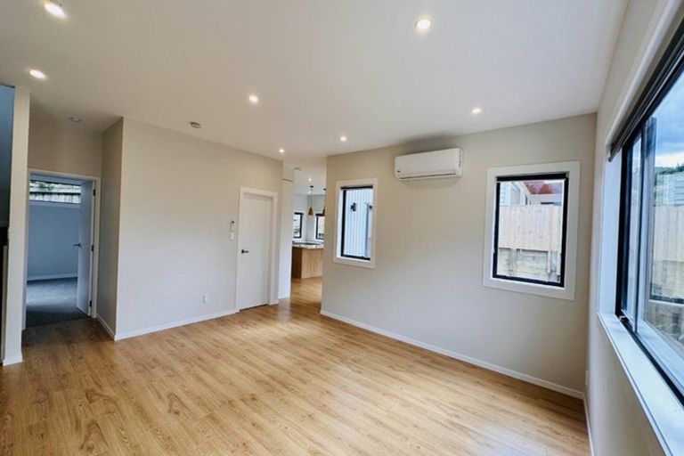 Photo of property in 9 Links Road, New Lynn, Auckland, 0600