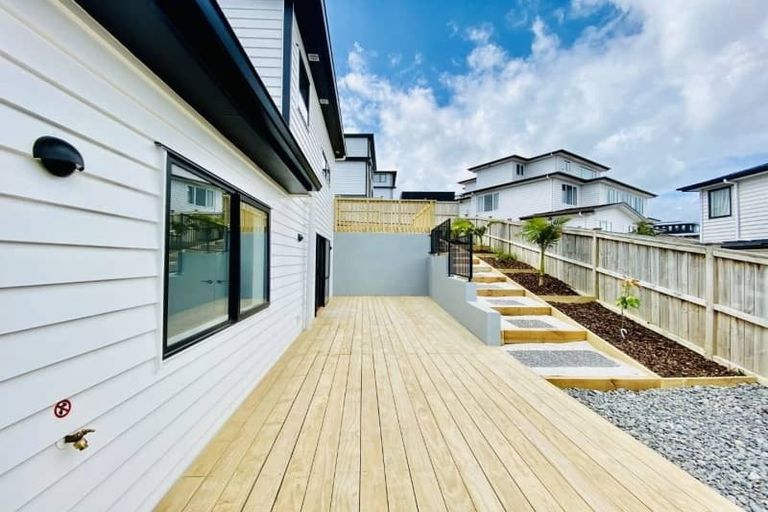 Photo of property in 25 Colliston Rise, Pinehill, Auckland, 0632