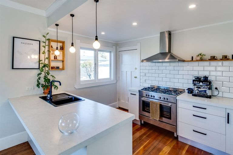 Photo of property in 1213 Caroline Road, Mayfair, Hastings, 4122